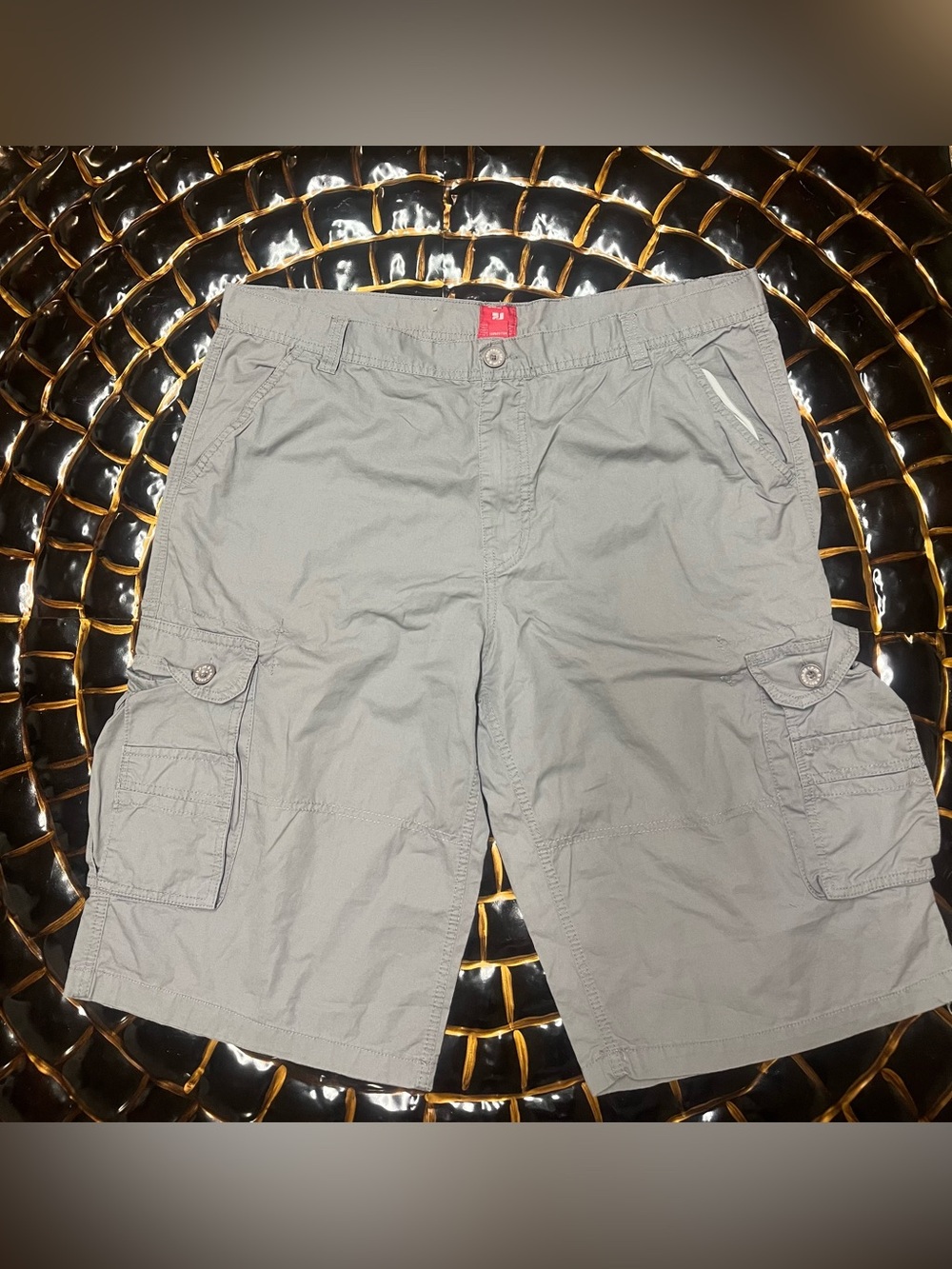 Men's Casual Light Gray Cargo Shorts with Multiple Pockets